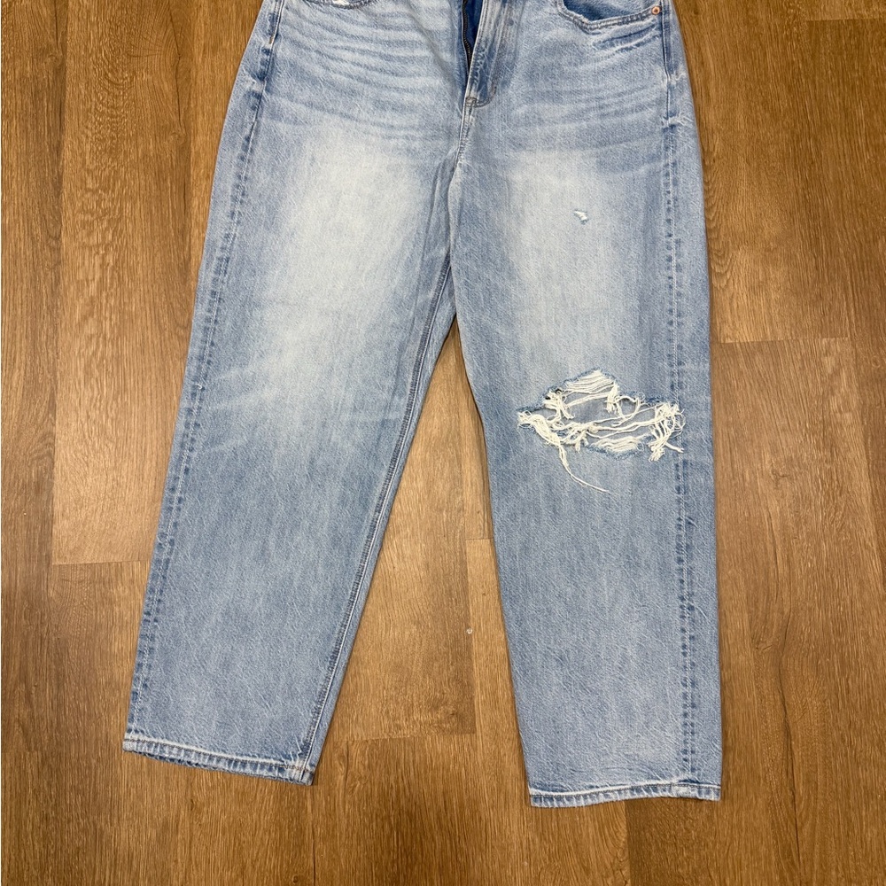 American Eagle Outfitters Light Blue Distressed Jeans